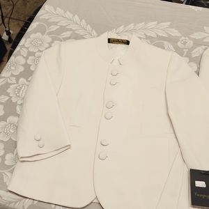 Vangogh Ivory two-piece size 4T child's suit in new with tags condition.